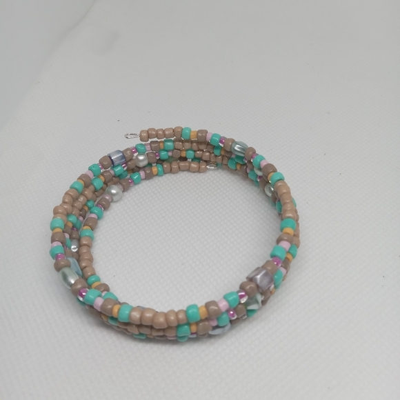 Hand Crafted Turquoise and Tan Beaded Necklace Set - Picture 5 of 16